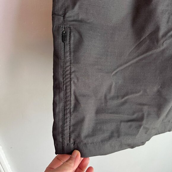 prAna Men's Double Peak E-Waist Everyday Hiking Short  XL/ 8"L in Charcoal Gray - Picture 2 of 9